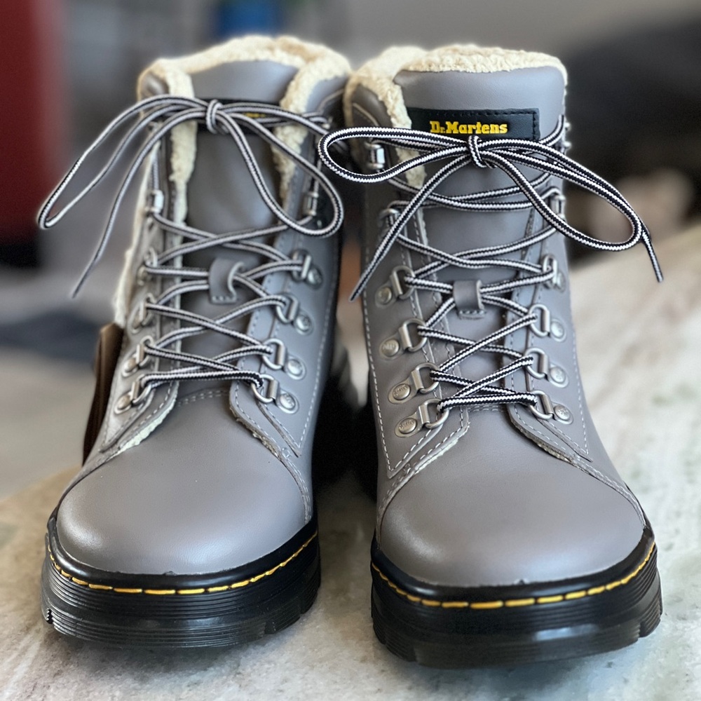 Dr. Martens Combs Gray Leather Boots US 8, new!